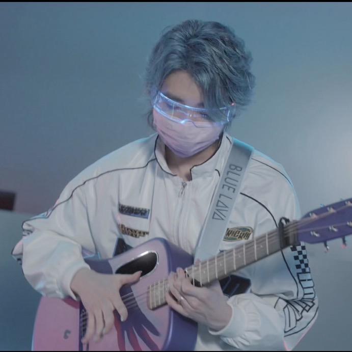 弹吉他的飞飞@抖音