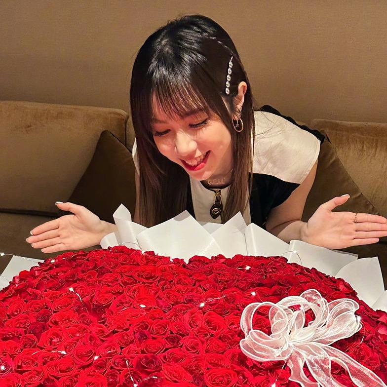 花倚栏丷酒尽欢