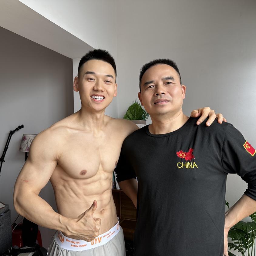 老章瘦了吗