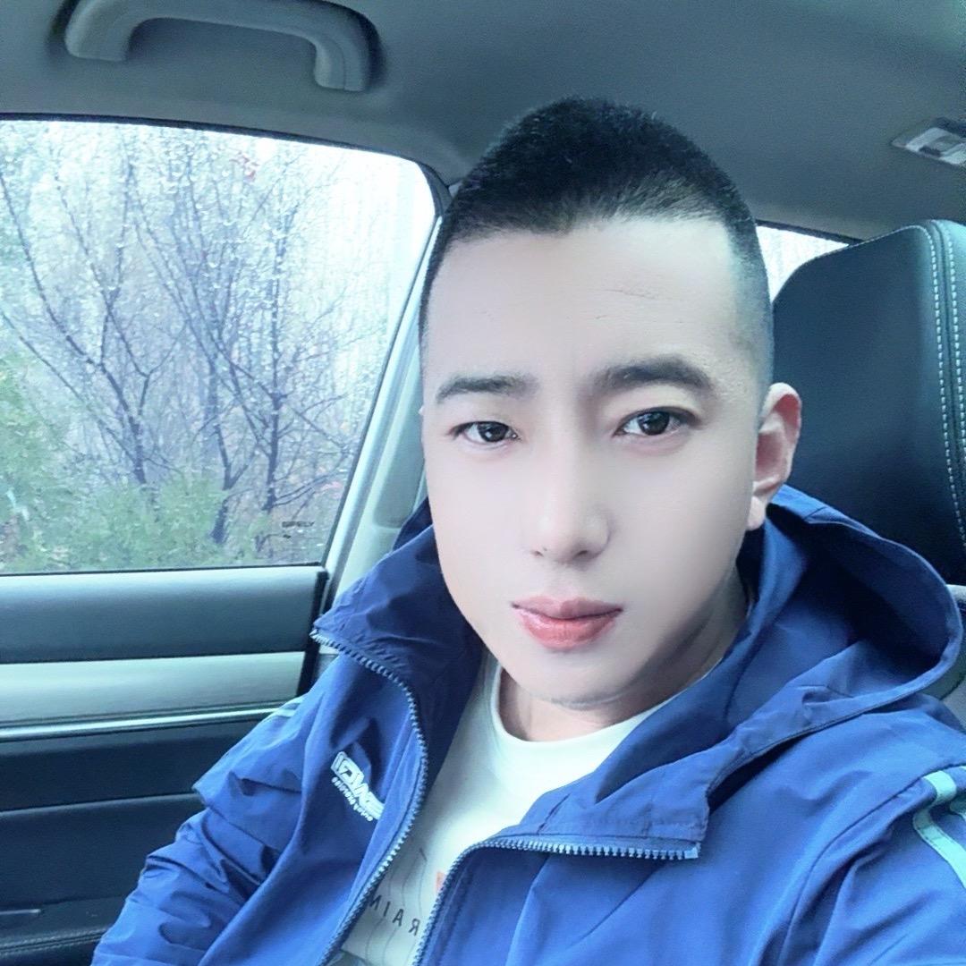 李先生.