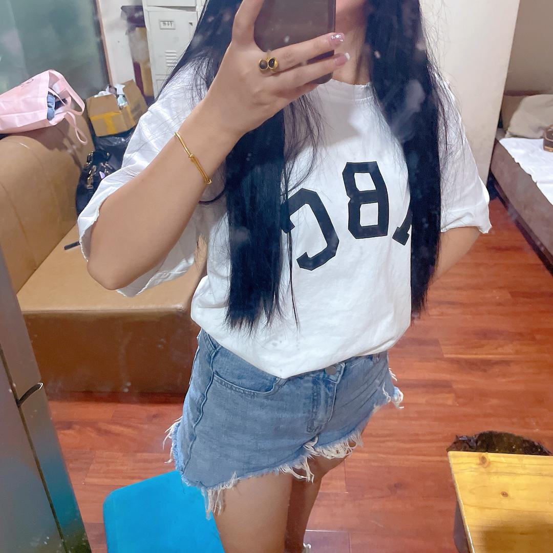 不黏人的小妖精