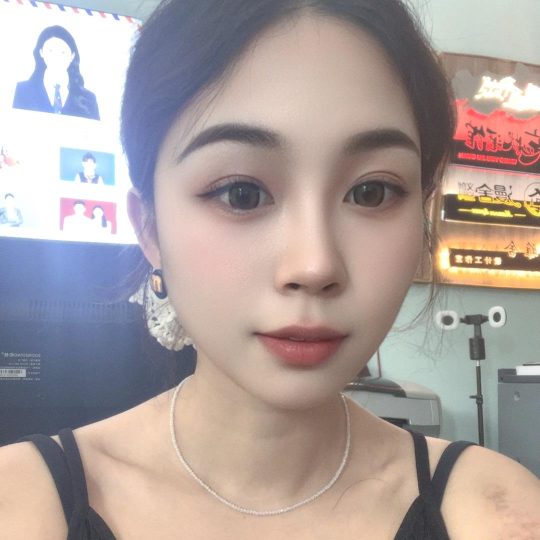 图文小姐姐～英子