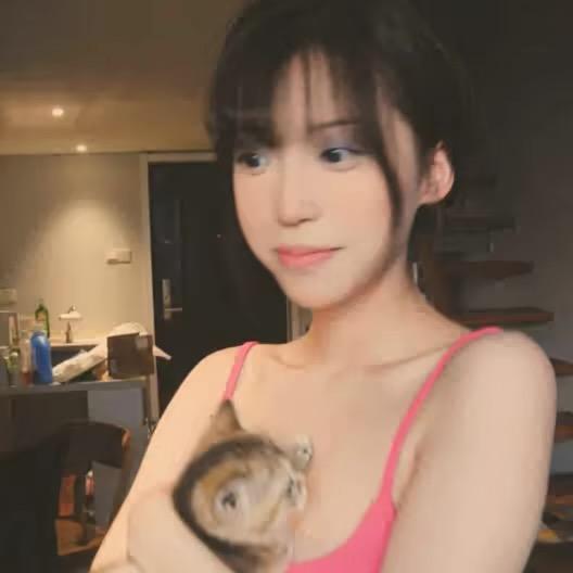 臭臭^