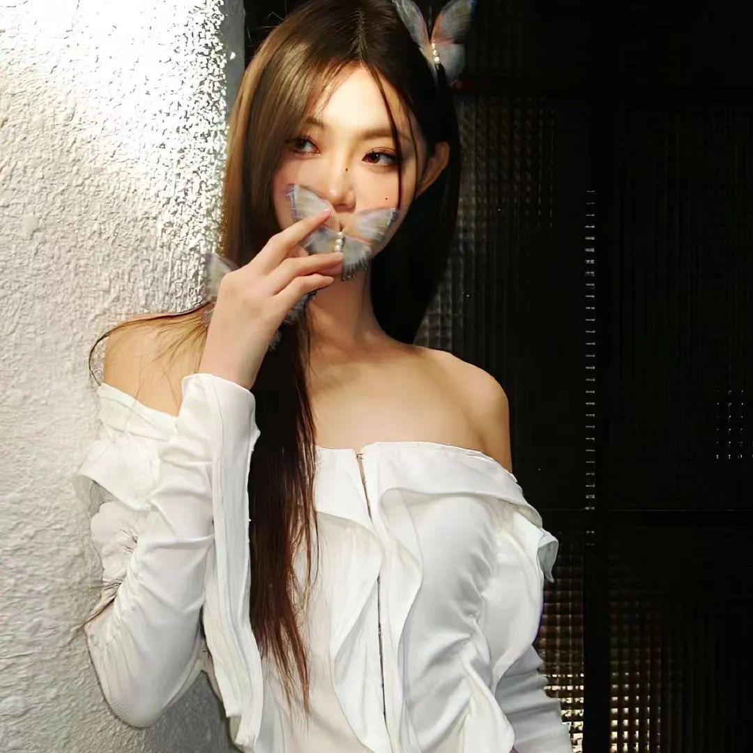 ٣