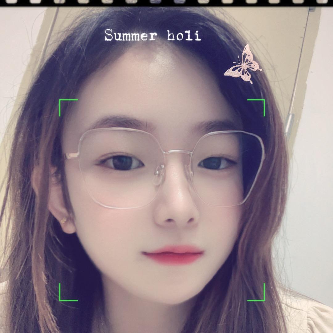 L ⊹꙳✧˖iu🌹刘
