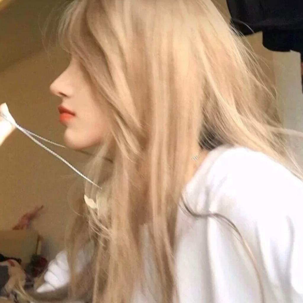卢璐-🧸