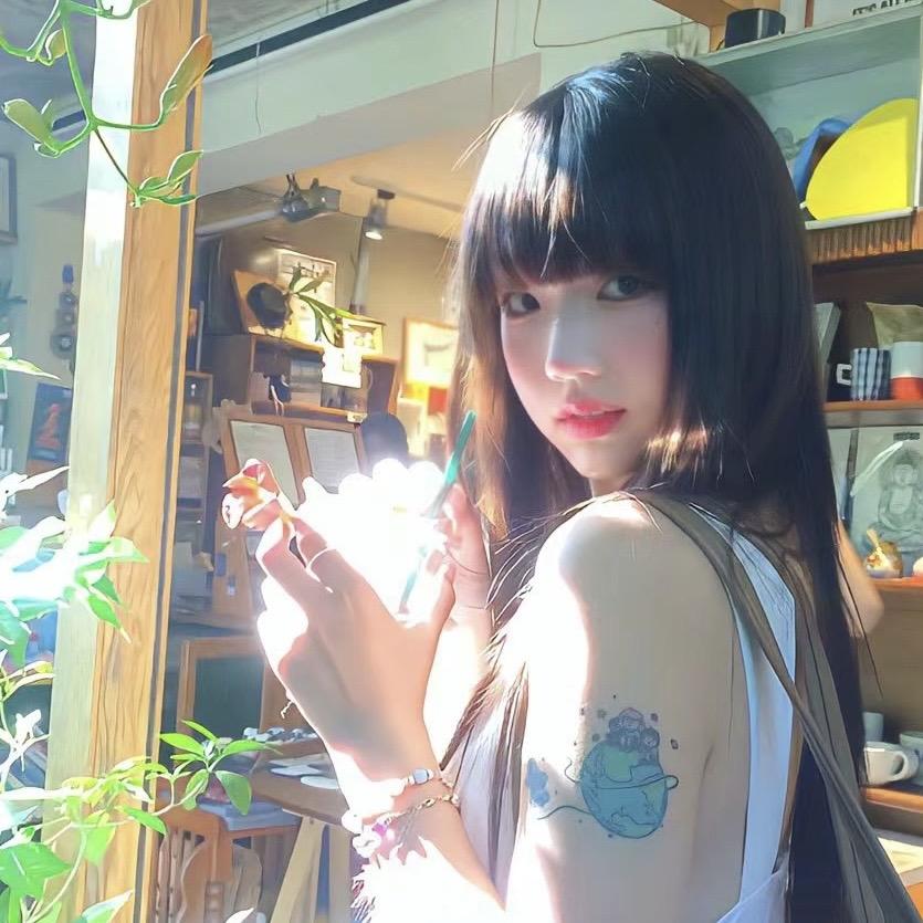 小粥爱吃芝士.