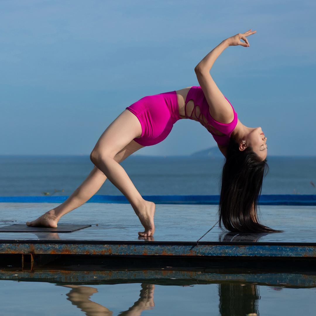 小北在家练瑜伽