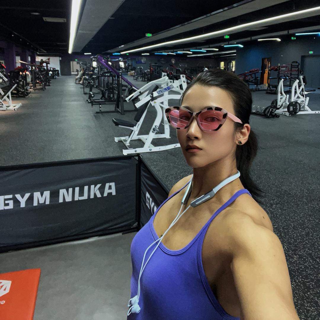 美女的事你少管