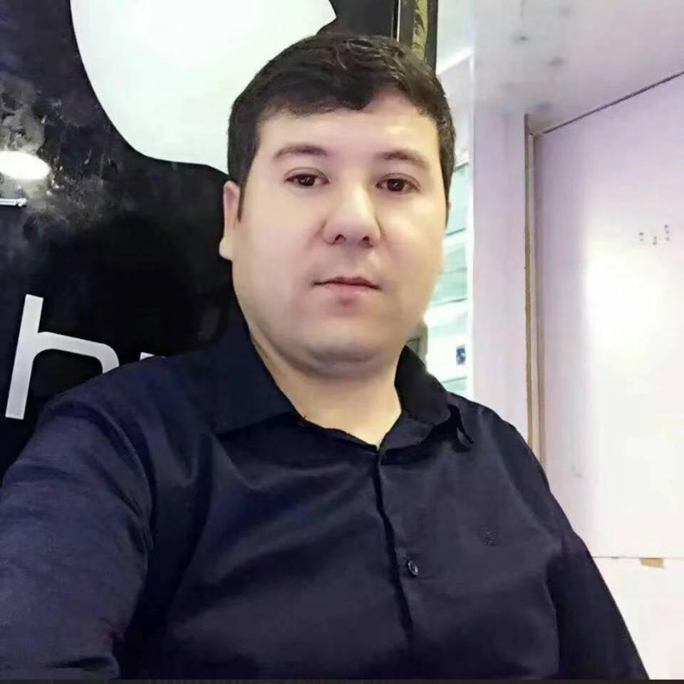 麦吾拉尼江在乌鲁木齐中泉手机市场10号店