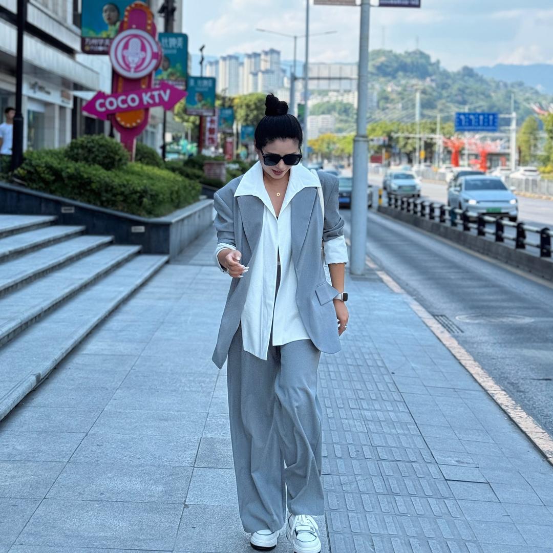 那個洁儿（万玺西服定制）