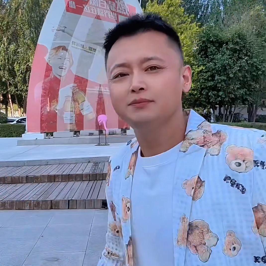 鸿俊