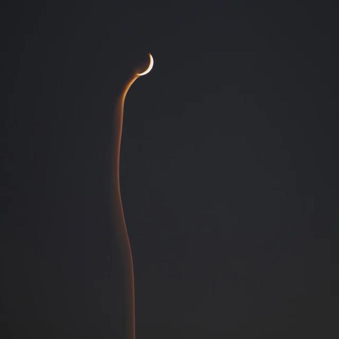 就像月光总会落在你身上。