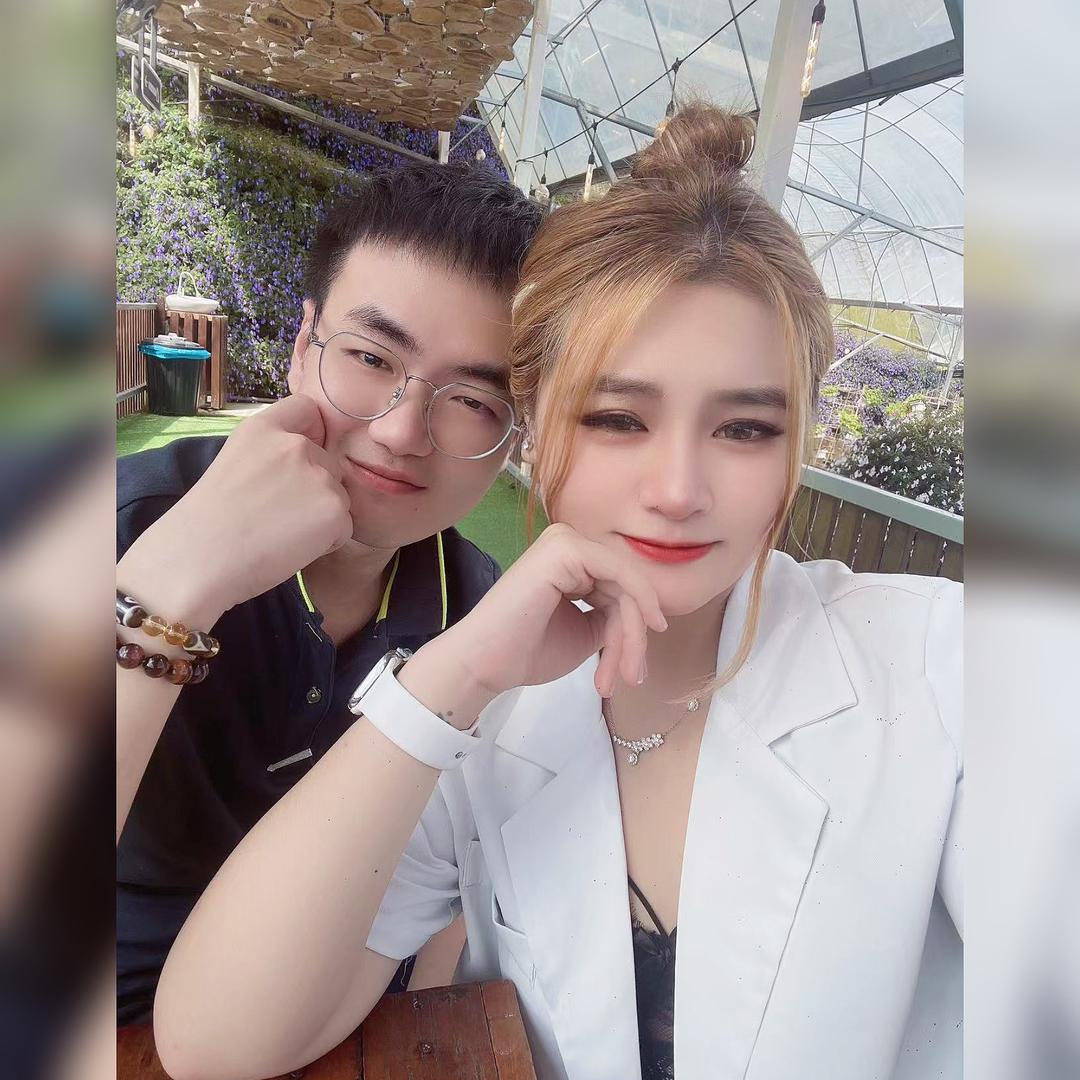 ↬啊輝•༺𝓶.𝔂༻