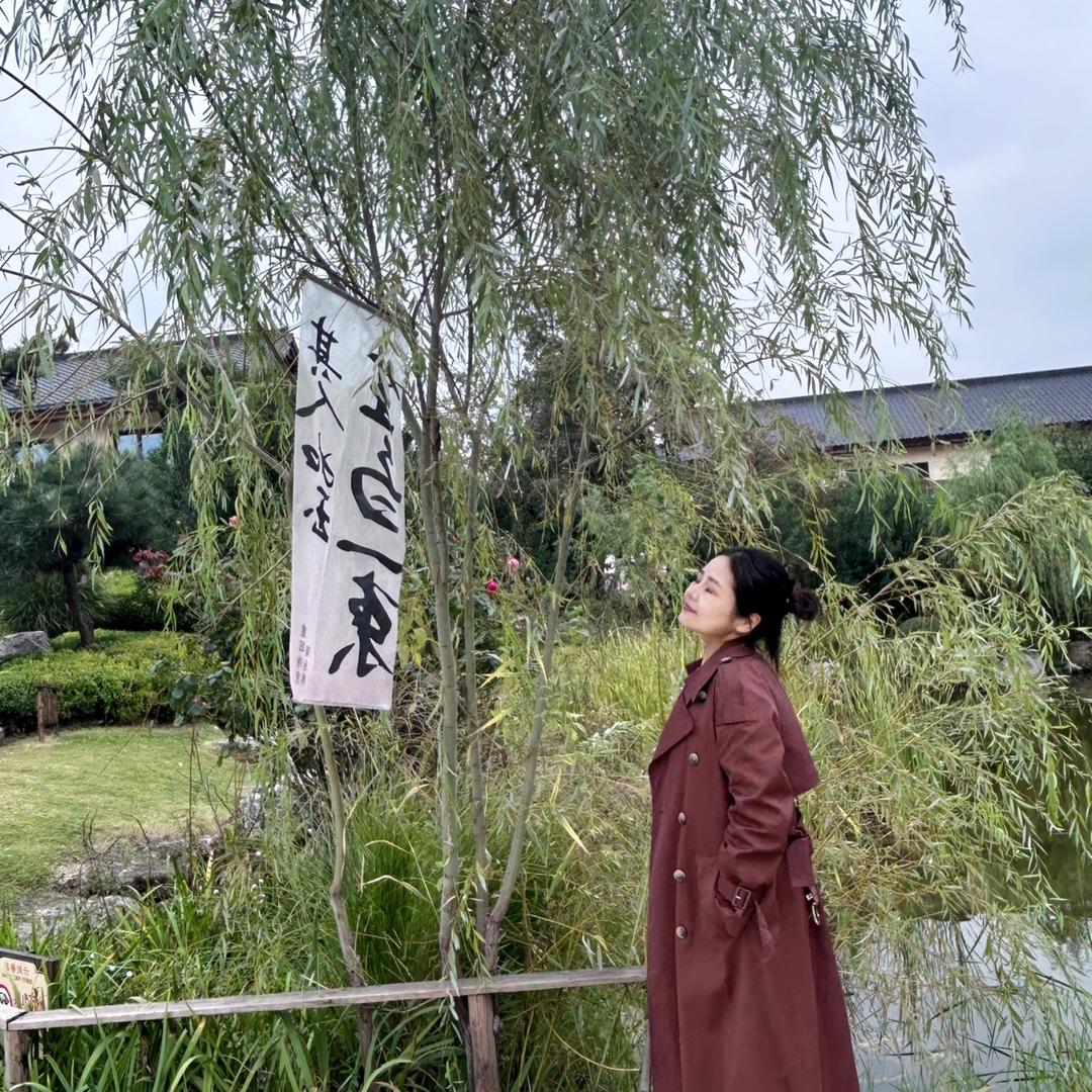 喜欢撸妆的老阿姨