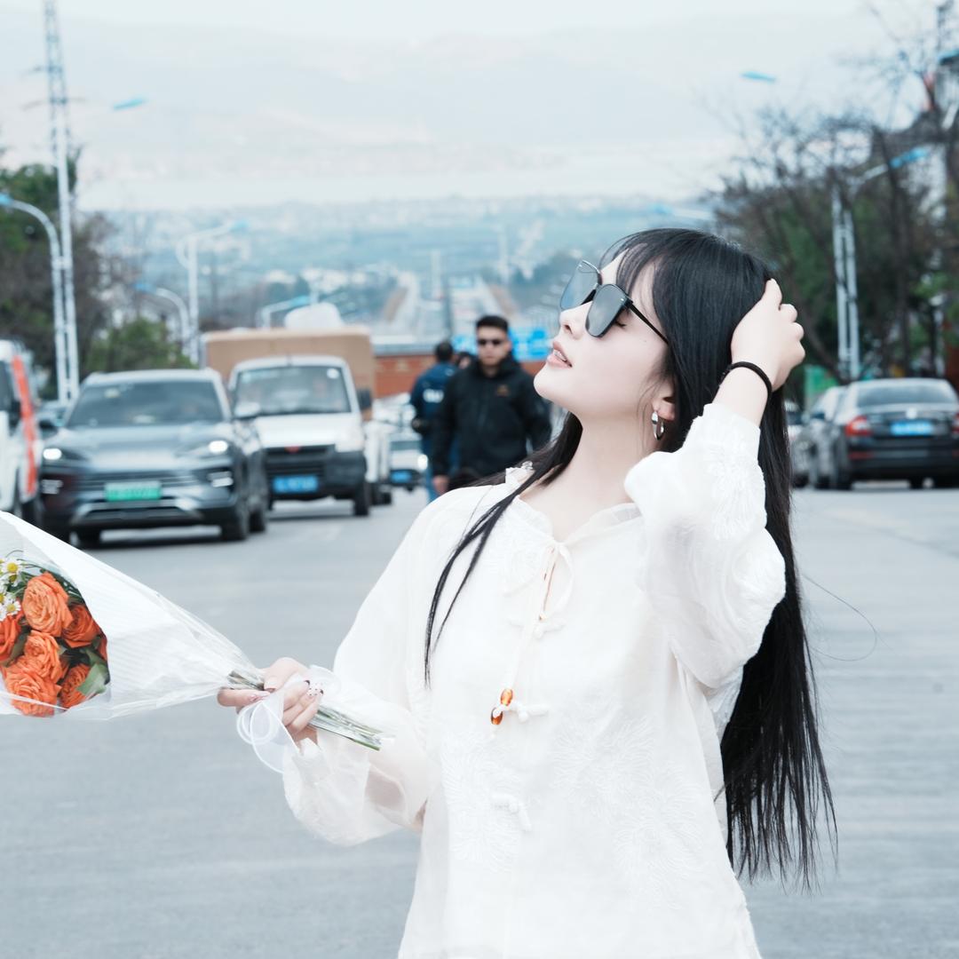 美女想不通ᵃ
