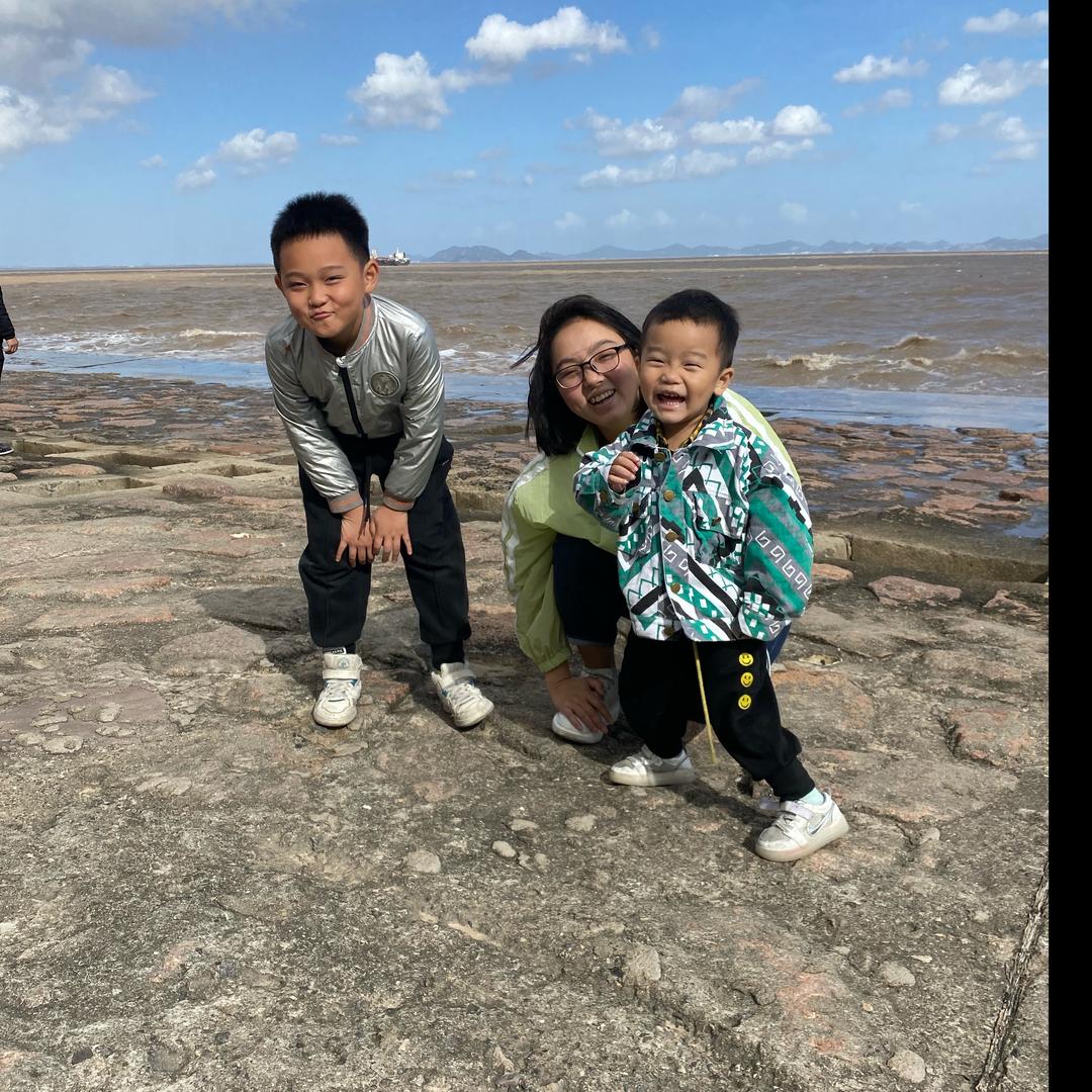 是易小月呀