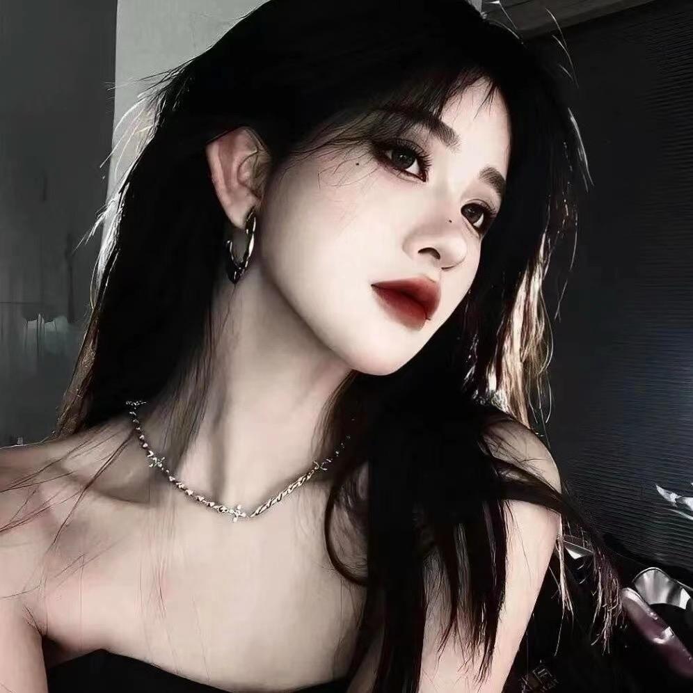 一条毛毛🐛💕