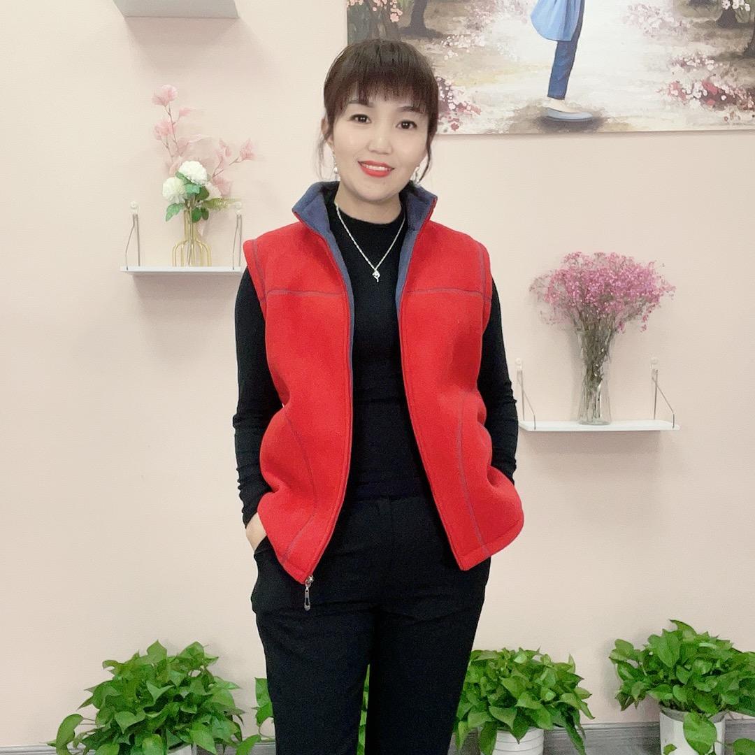 依清女装工厂店中老年时装