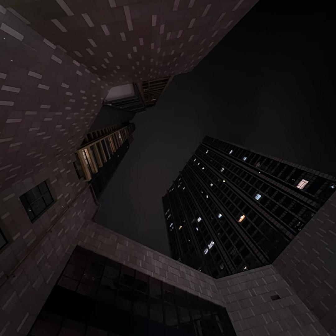 —、