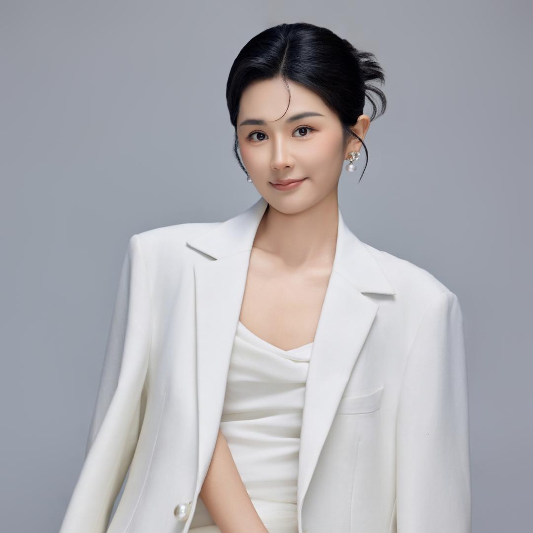 爱美的李佩吖
