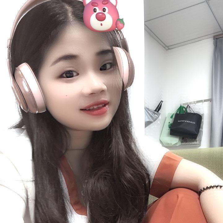 莹莹。