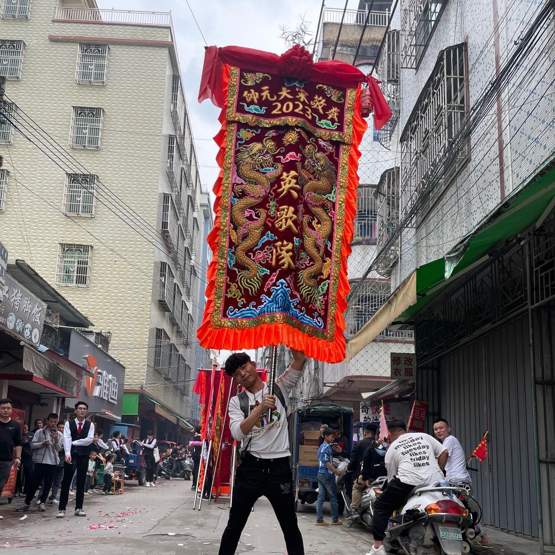 泼花水的牛牛牛