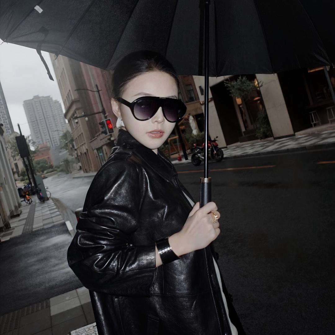 溶溶RONGRONG【精致穿搭】