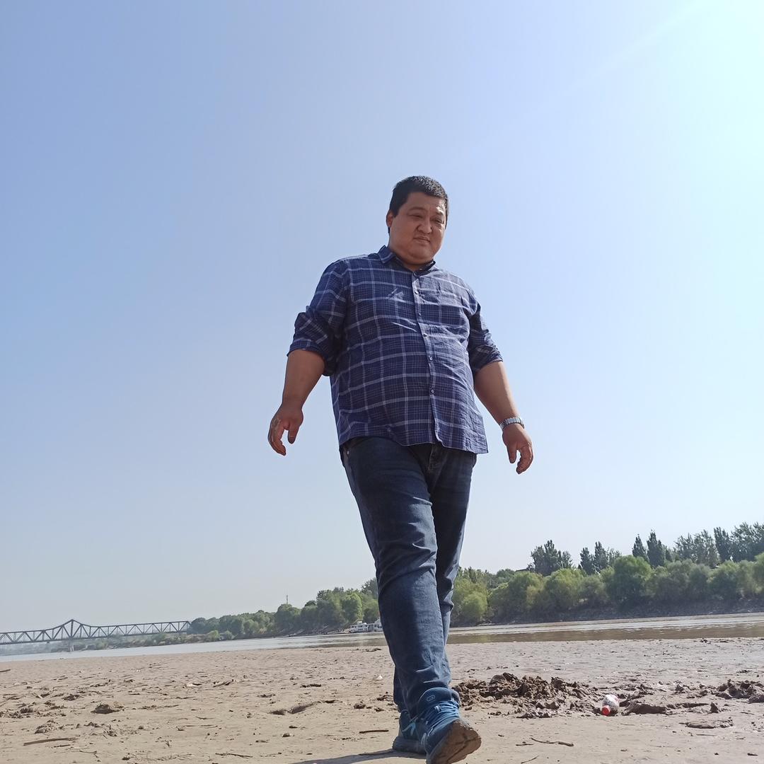 做涂料原材料的冷胖子