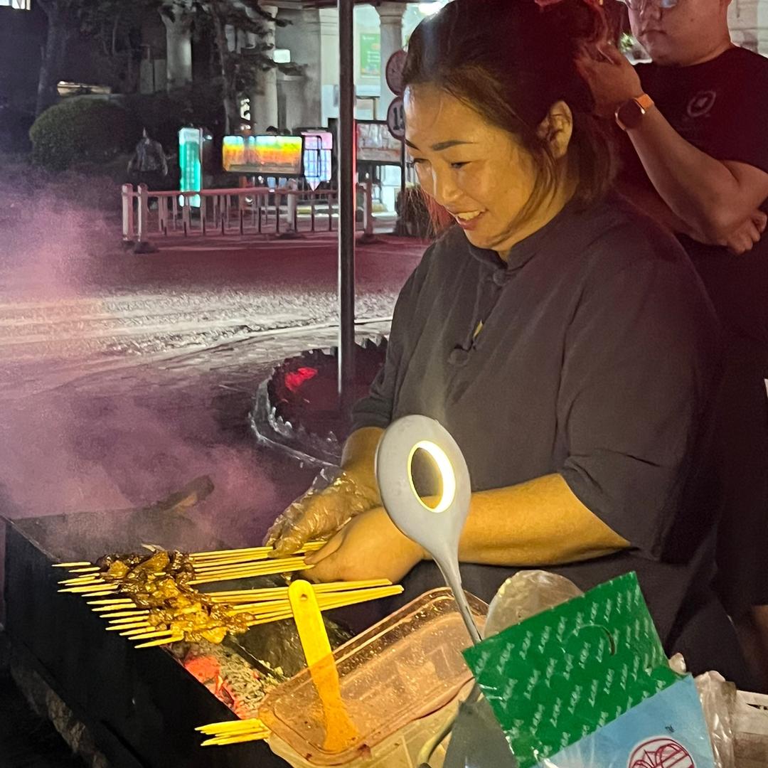 关姐溜达串创始人