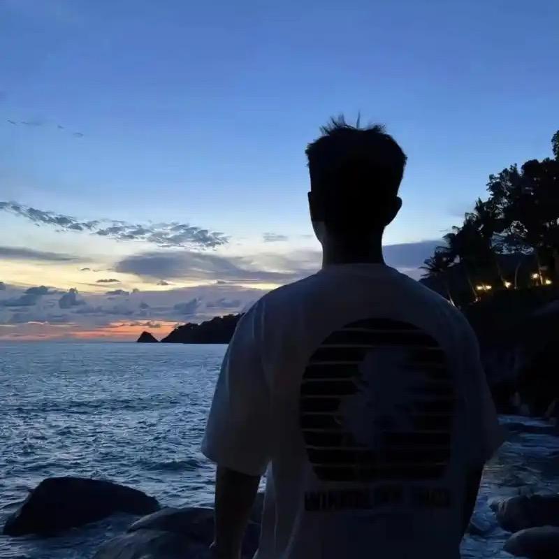 蓝月.