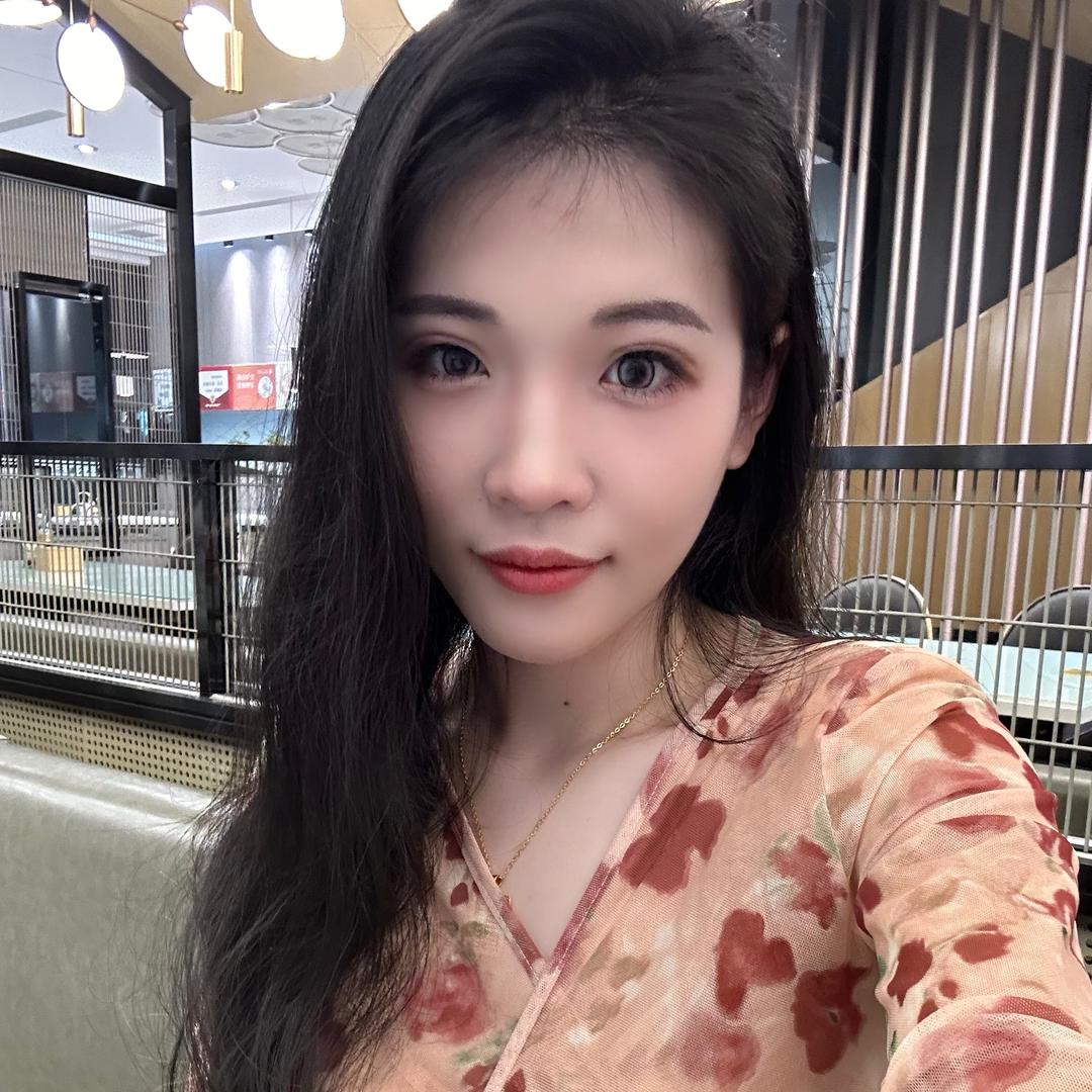戏精然然.