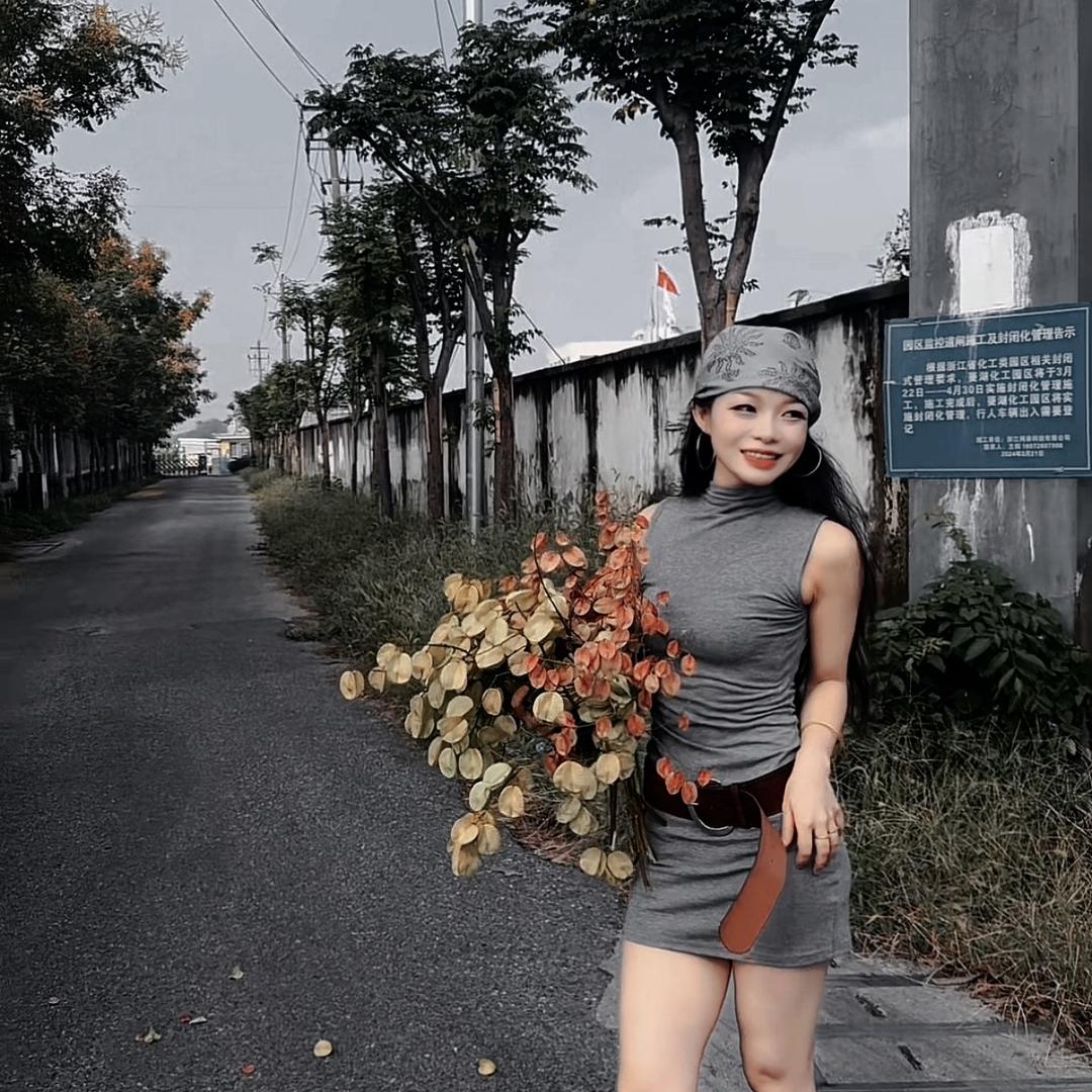 爱打扮的小何💕（不要连赞）