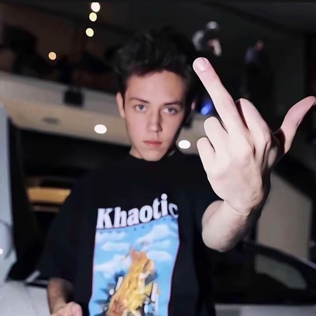 嘿 (╯°Д°）╯