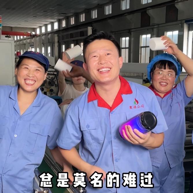 老王爱唱歌