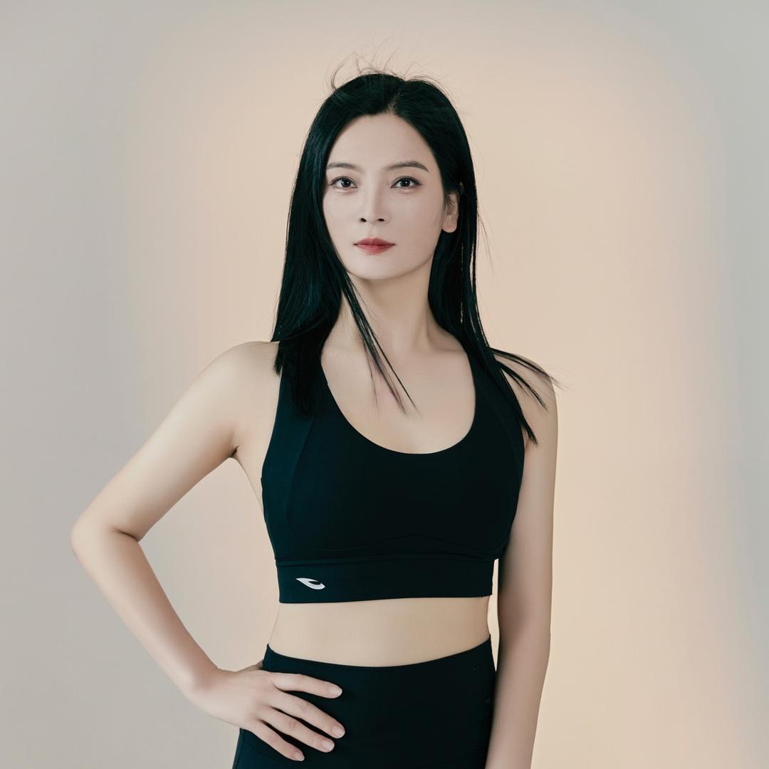 灵伽瑜伽爱莲湖馆—云心老师