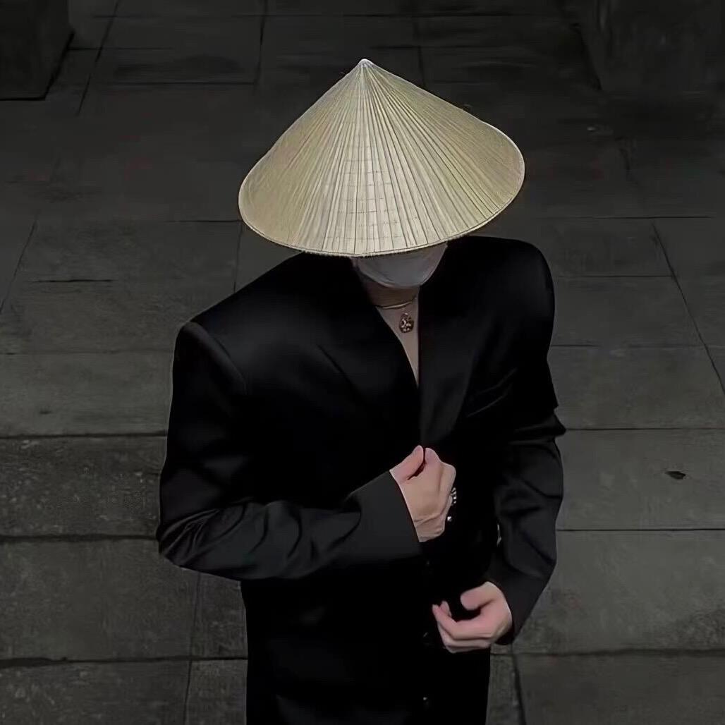 任黍笙.