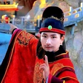 杜若花丛觅鸟鸣