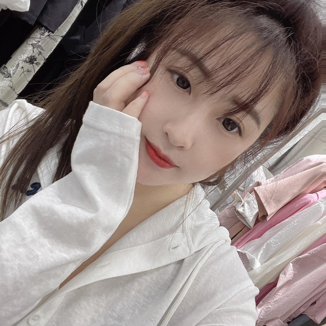 《女王》服装店