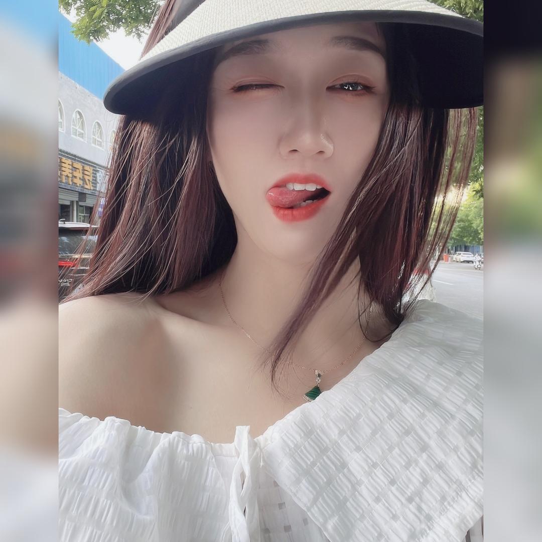 Y      🍒