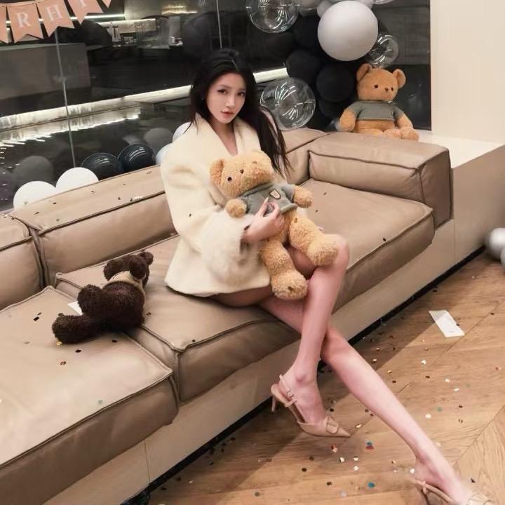 王小美.