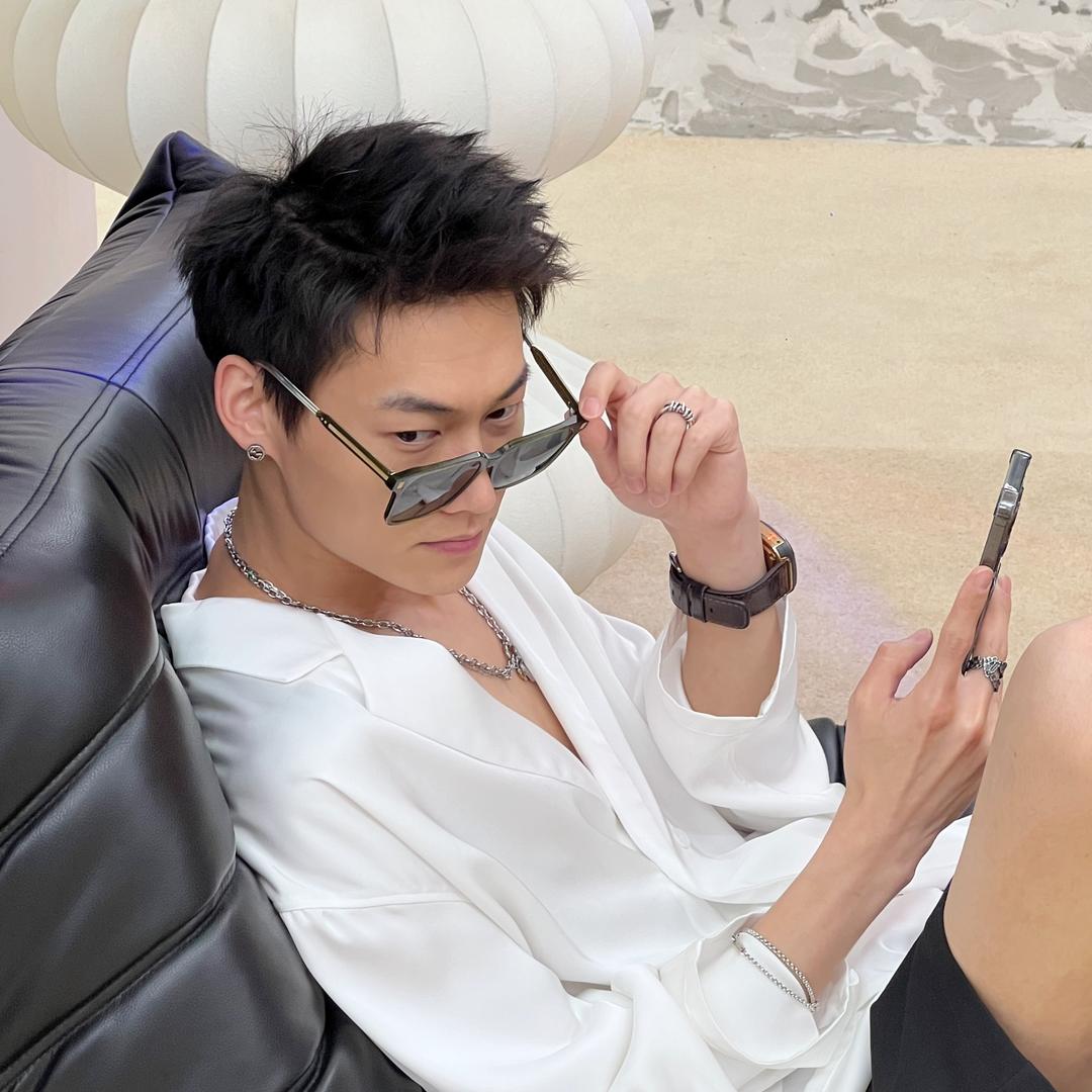 贱男春和黑牡丹