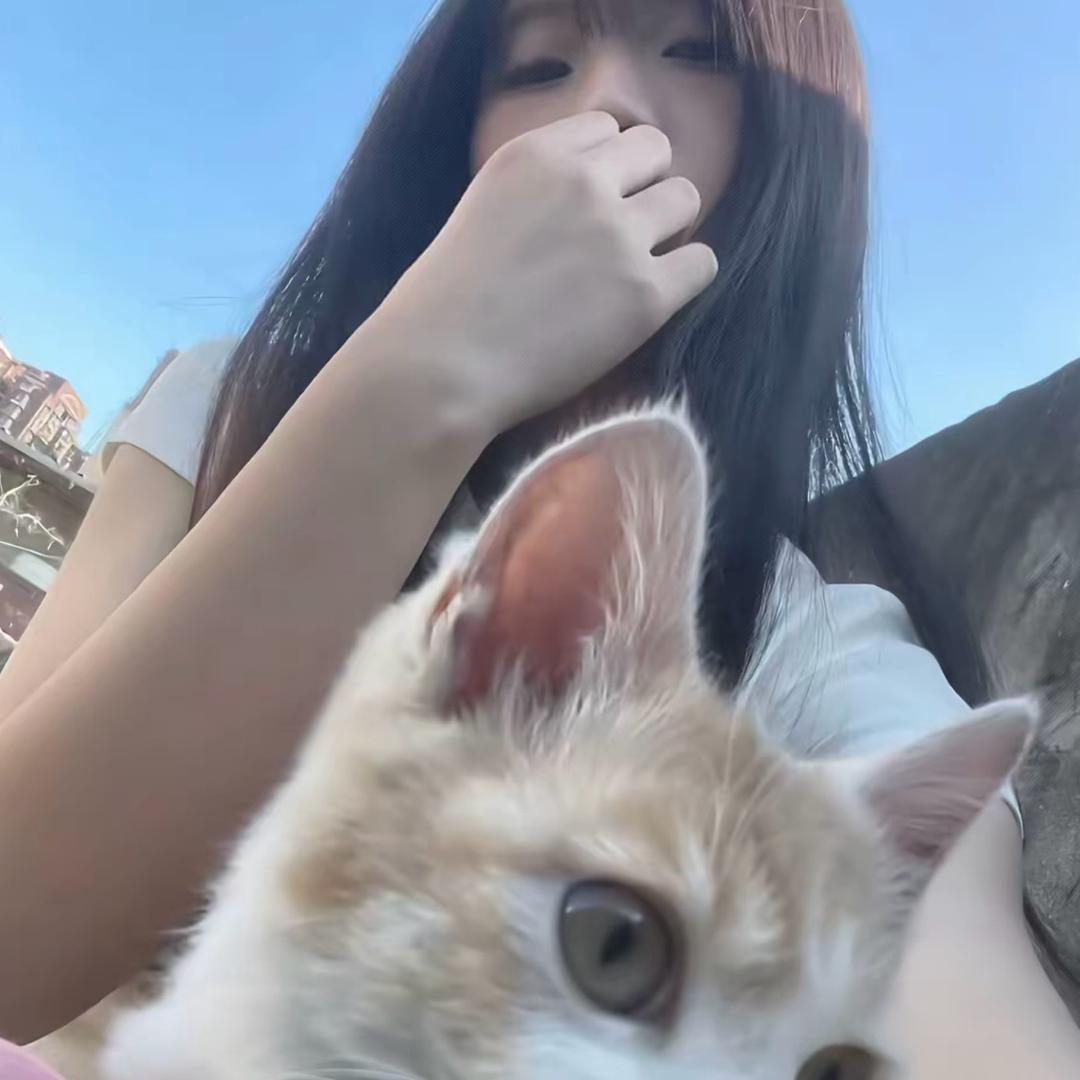 高冷女大➰.