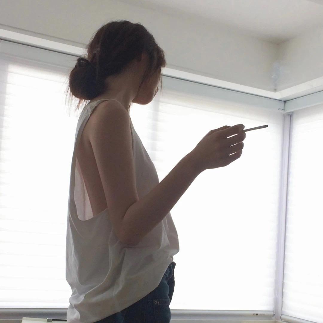 不想起床的橙色枕头811016