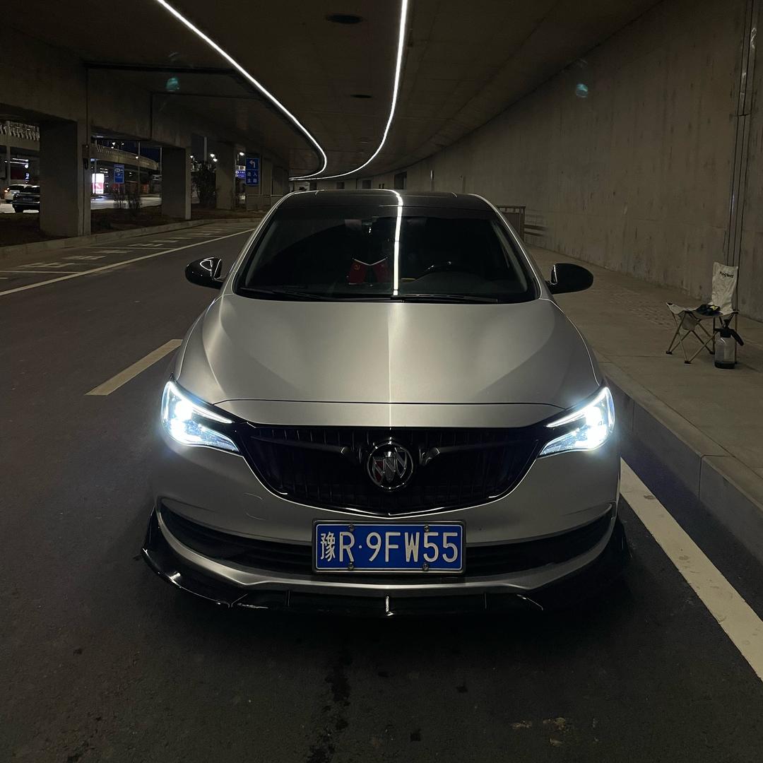 小健玩英朗