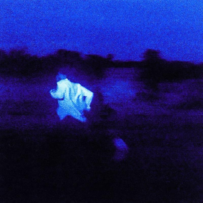 818