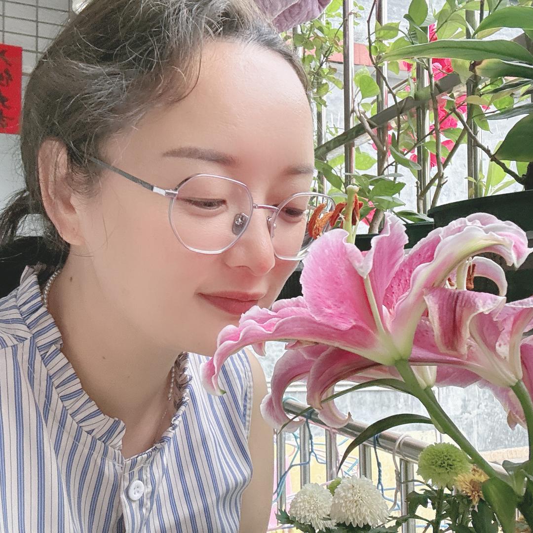 在肇庆做美食和硬铬电镀的小姐姐