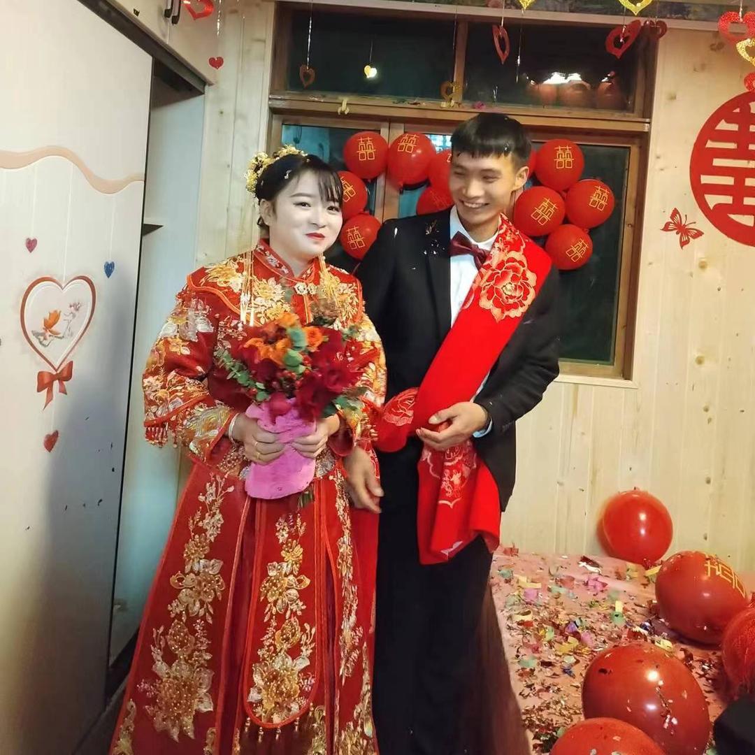 LV菲٩( ᐛ )⸜︎♥️⸝‍( ᐖ )