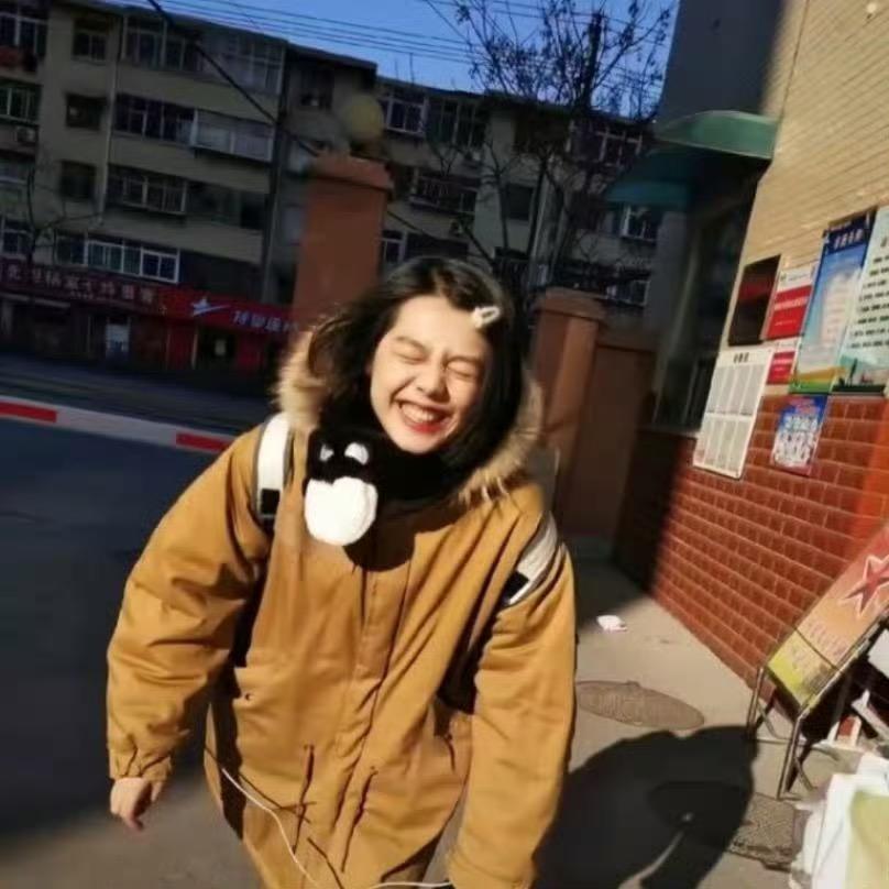 黏苞米的艺术家