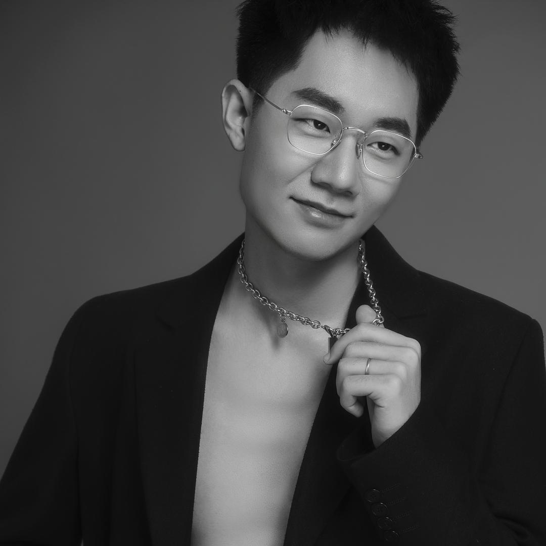 钟小欠
